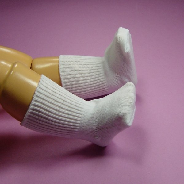 UNE PAIRE de chaussettes pour poupée sur le thème du printemps de