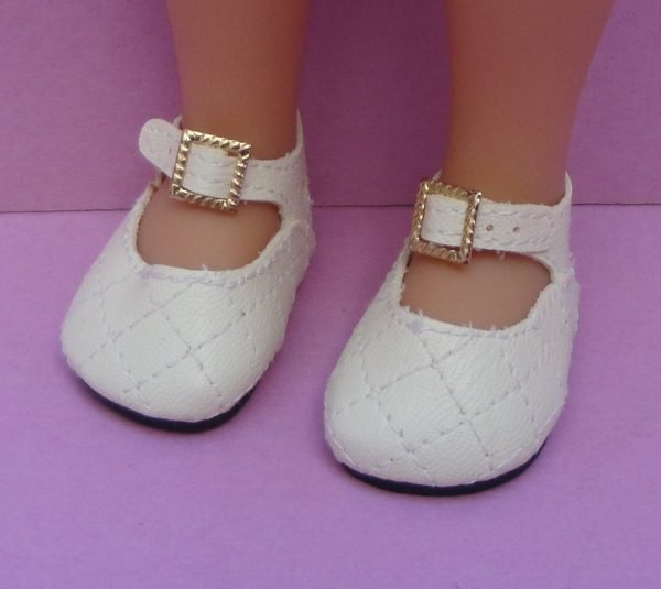 Chaussures avec boucle devant
