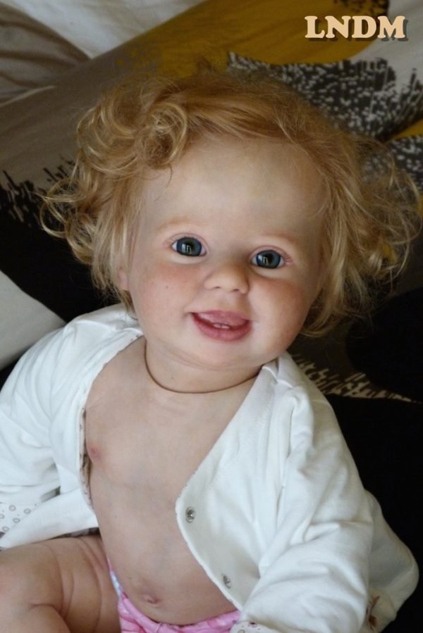 Amelia avec torso – Image 3