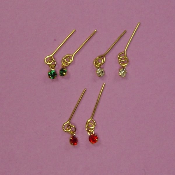 Une paire de boucles d'oreilles pour poupée ancienne et contemporaine