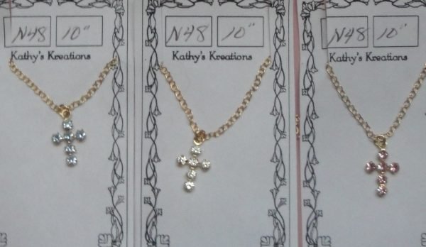 Chaine avec pendentif croix avec fausses pierres pour poupée ancienne et contemporaine
